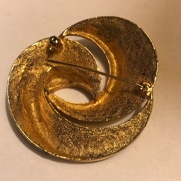 Gold Swirl Design Brooch - Picture 5 of 5